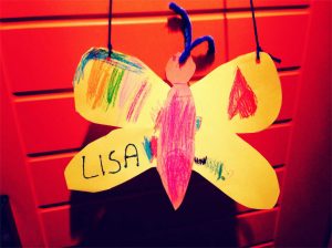 Ein gebastelter Schmetterling mit dem Namen: Lisa