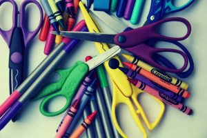 Scheren und Stifte